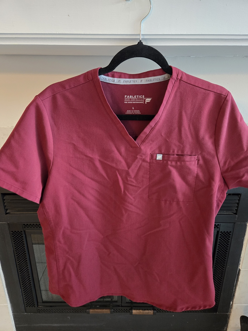 Fabletics Vital 1 Pocket scrub top V-Neck - Wine Scrubs Burgundy